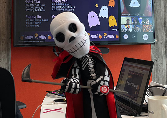 Mentors and mentees put on costumes