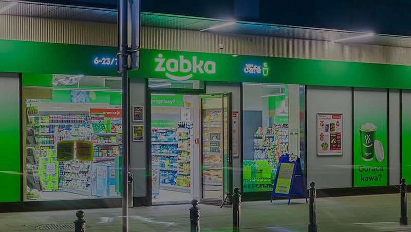 Zabka Geschäft bei Nacht