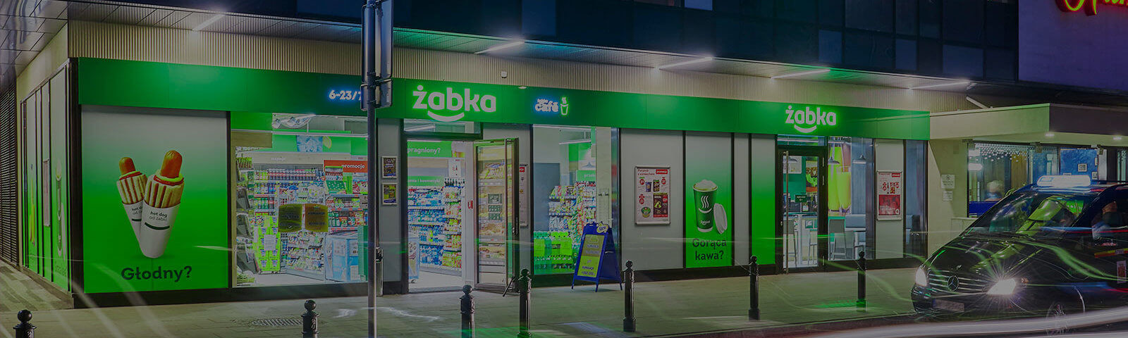 Zabka Geschäft bei Nacht
