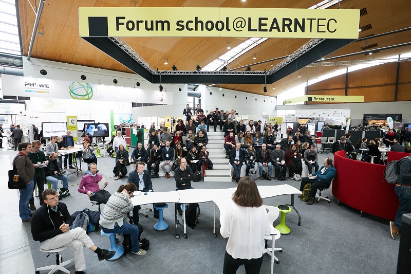 Blick in die Veranstaltungshalle der LEARNTEC 2019 - Copyright: © Messe Karlsruhe/Behrendt und Rausch