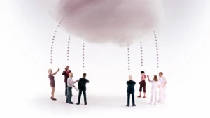 Grafik mit mehreren Figuren, die über die Cloud kommunizieren
