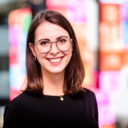 Das Bild zeigt Christina Seiler, Mitarbeiterin Bei Microsoft.