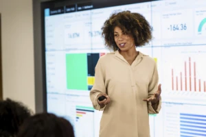 Business woman giving presentation on the Power Platform.