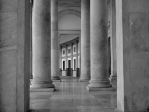 Black and white photo of a building and its columns