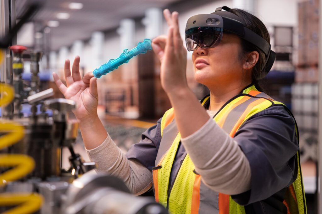 Woman working in process manufacturing manipulates a 3D model as part of a Guide.