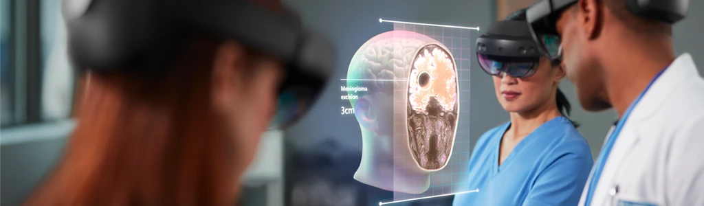 Tres profesionales de la salud que utilizan la realidad virtual