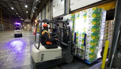 Ein Gabelstapler der Firma P&G