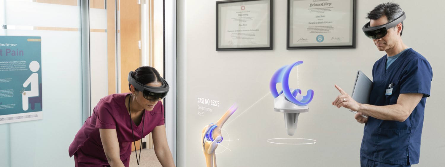Medical professionals using Hololens to visualize a knee joint.