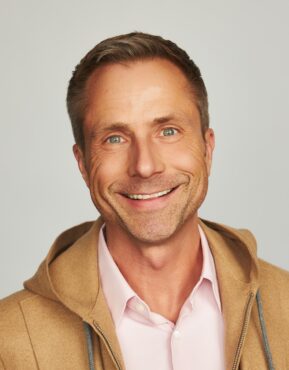 Headshot of Mark Miller