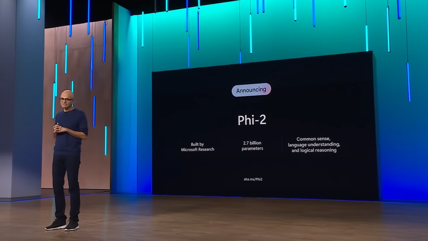 图 1. Satya Nadella 在微软 Ignite 2023 大会上宣布推出 Phi-2。