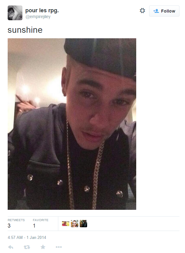 Tweet text with a selfie of Justin Beiber wearing a hat and a gold necklace