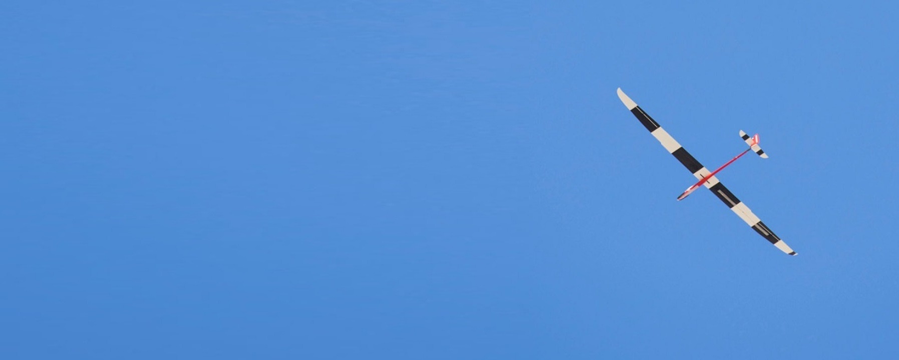 a plane flying in a clear blue sky