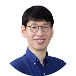 Byung-Gon Chun wearing glasses and smiling at the camera