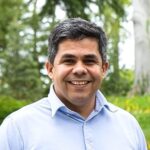 headshot of Roberto Santos