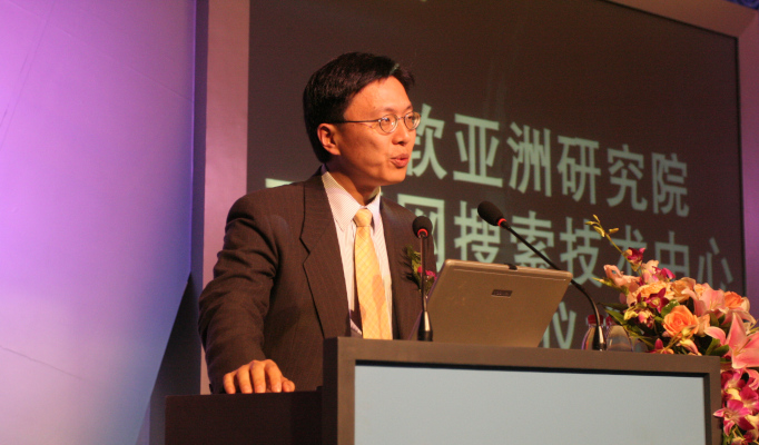 Harry Shum standing in front of a computer screen
