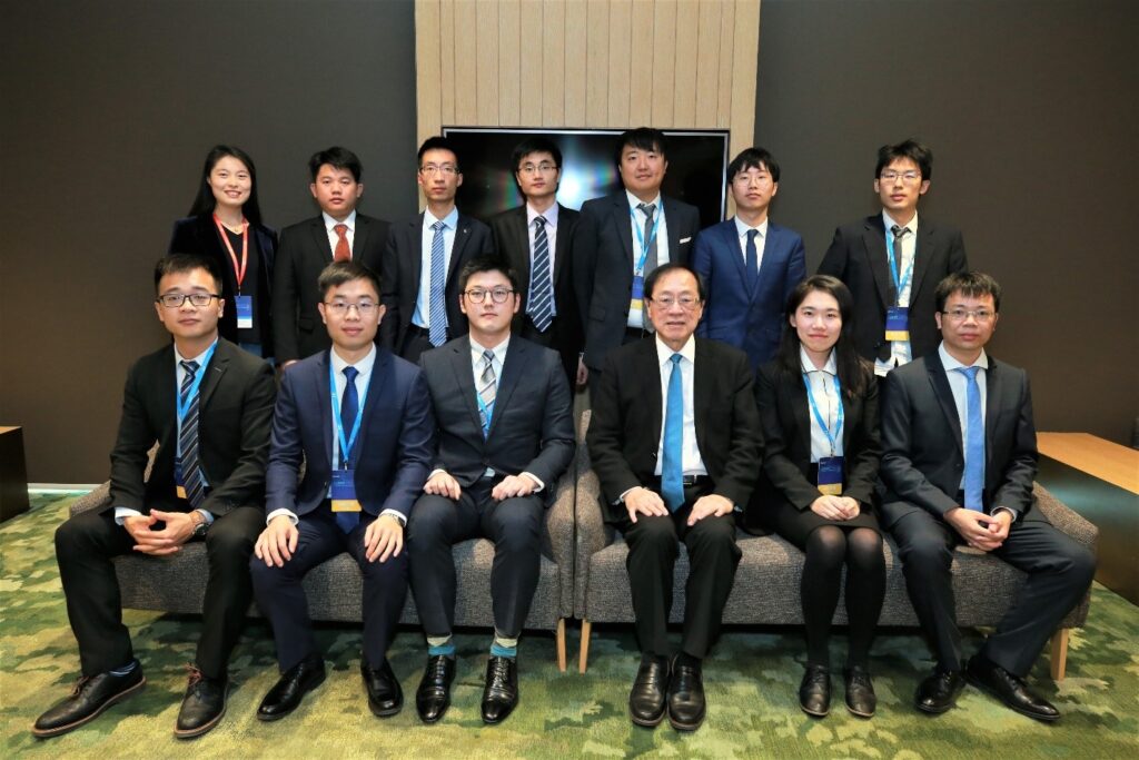 2018年“微软学者”奖学金获得者与2000年度图灵奖获得者姚期智教授。