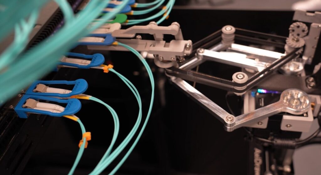 TMR- transceiver manipulation robot