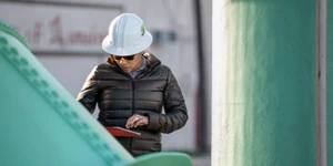 Una persona que usa el dispositivo