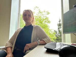 Portrait photo of Yaaqoubi working in her office.