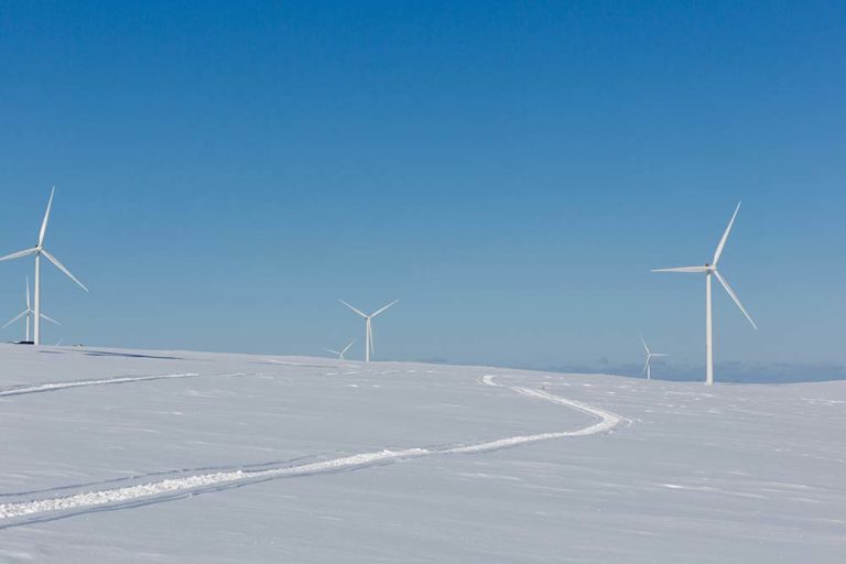 写真: ノルウェーにある Siemens Gamesa の風力タービン