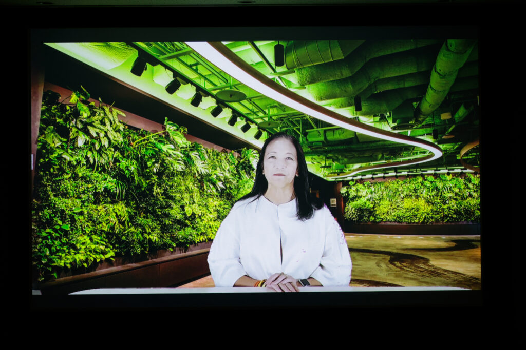 日本マイクロソフト株式会社 
代表取締役 社長 
津坂 美樹 