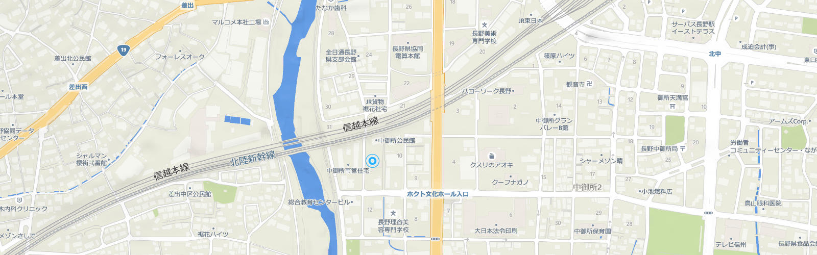 長野市街地の地図で、道路、建物、河川、信越本線が描かれ、青い円のマーカーが一つあります。
