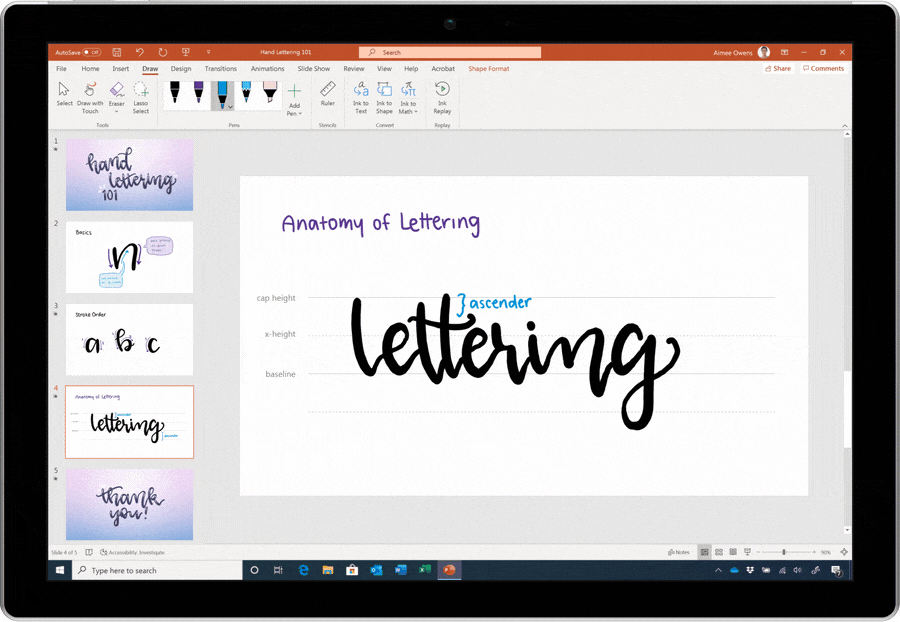 Afbeelding met animatie van geanimeerde letters die worden toegevoegd aan een dia in Microsoft PowerPoint.
