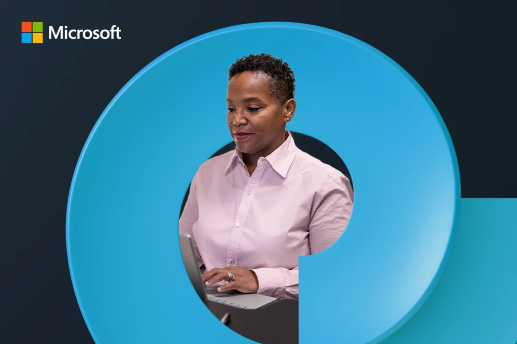 Mulher negra lendo seus email com forma colorida atrás dela