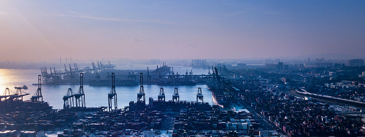 俯瞰供應鏈物流港口的主視覺照片圖示